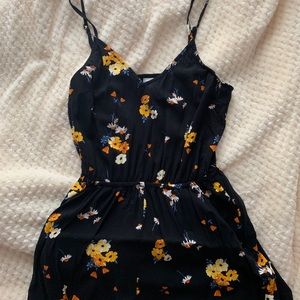 Floral romper with pockets and adjustable straps!